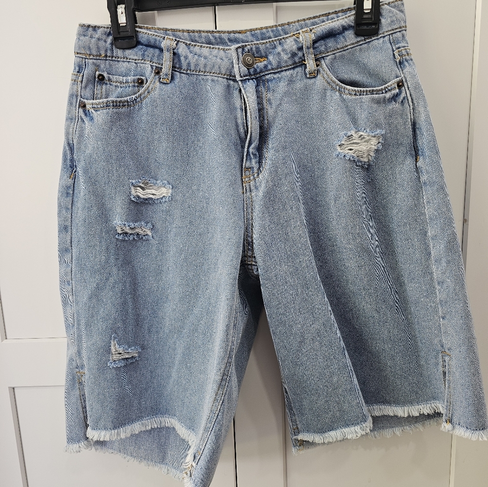Future Collective Denim Raw Hem Culottes, SZ 6